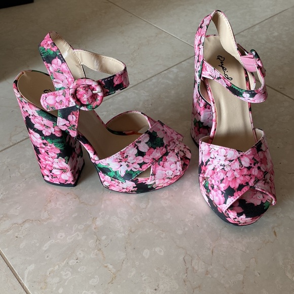 NEW PINK Floral Platform Heels - Picture 3 of 8